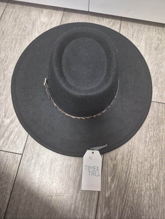 Time and Tru Accessories - Time & Tru Women's Black Color 15 Inch Wide-Brim Wool-Blend Hat with LeopardBand